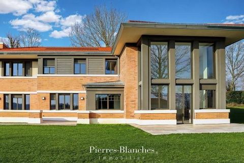 Magny-le-Hongre - PBI Collection - Located to the east of Marne-la-Vallee, in the heart of the Val d'Europe park, the main business district of eastern Paris, in an exclusive and secure private resort, in dominant position, this site of approximately...