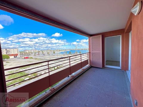 For sale EXCLUSIVELY in Port-Saint-Louis-du-Rhone (13230) Bouches-du-Rhone (13) Magnificent T3 apartment of 65 m2 with indoor parking space and loggia overlooking the marina. Located close to all amenities, 1 minute from the marina and the town cente...