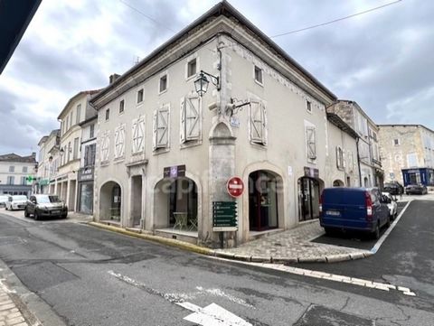 Dpt Charente (16), à vendre BARBEZIEUX SAINT HILAIRE immeuble