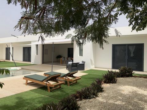 Modern villa FOR RENT in a secure residential area, with private swimming pool on 860m2 of land. Furnished villa composed of 3 bedrooms each with their own bathroom and toilet, dining room followed by a bright living room opening onto terrace and swi...