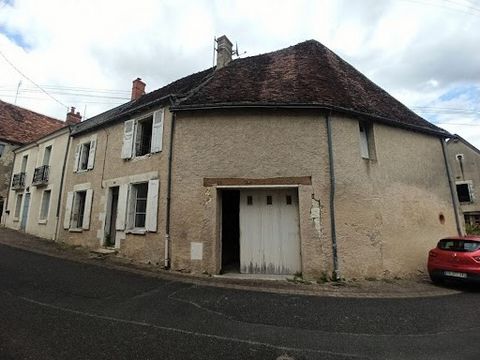 ** FOR SALE, EXCLUSIVE ** Maxime DUTRAY offers you this charming townhouse ideal for investors or families who do not want land, a little renovation will be necessary hence its attractive price and the advantages that go with it! This property is com...