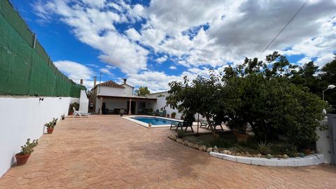 Nice country property just 5 minutes from Coín, set on a 1868m² plot. The two-storey house comprises a small kitchen opening out to the living room, winter living area with fireplace, bathroom, 2 double bedrooms and a single bedroom (access to the do...