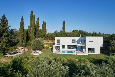 Located in Kerkyra. Key Facts Property Size: 380 square metres Land Size: 5,500 square metres Number of Bedrooms: 4 Number of Bathrooms: 3 Key Features Beautiful gardens. Style, elegance and minimalism Private location. Sea views. Central Corfu. Swim...