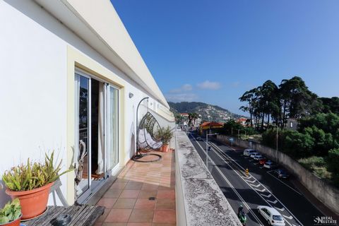 Located in Santa Cruz. It is with great satisfaction that we present this charming 4 bedroom apartment, ready to move in, located in the prestigious Abegoaria, Caniço on Madeira Island. Set in a quiet gated community, this property is the perfect ans...
