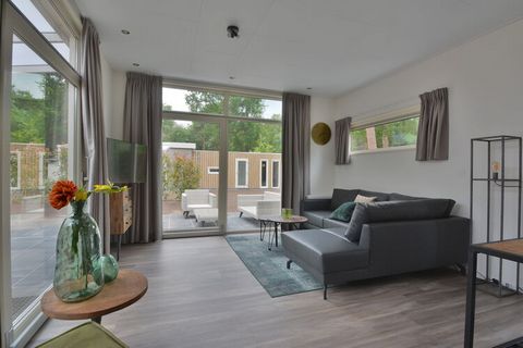 This luxurious, detached and single-storey wellness chalet is located in the wooded holiday park Landgoed Het Grote Zand. The comfortably furnished chalet has a living room with TV and an open-plan kitchen with dishwasher and microwave. There are two...