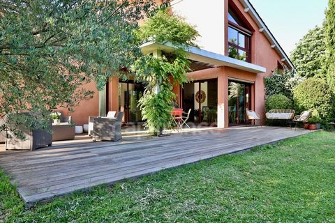 Dpt Rhône (69), à vendre TASSIN LA DEMI LUNE maison d'Architecte 261 m2 parc 1500 m2