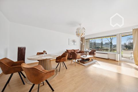 Spacious apartment in a beautiful location near the Alster. This apartment is freshly furnished and offers enough space for a small family in 3 rooms plus kitchen and bathroom. The open-plan living area with dining table and access to the balcony is ...