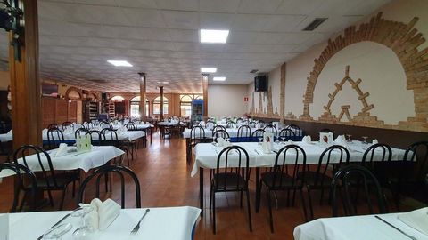 Unique business opportunity in Leganés! We are transferring a well-known restaurant that is fully operational and has a loyal customer base, due to the owner's retirement. The establishment boasts a spacious terrace, perfect for enjoying outdoor meal...