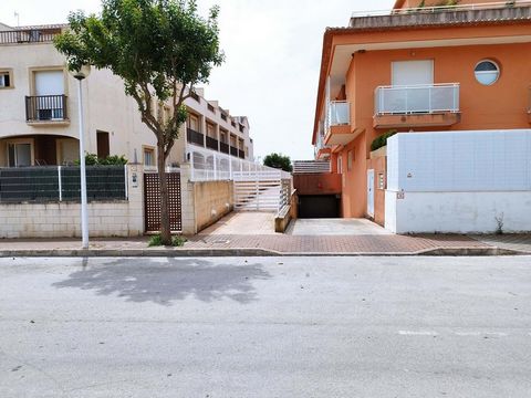Do you want to buy a parking space in Jávea/Xàbia? Excellent opportunity to acquire in property this parking space with a surface area of 12,42 m² located in CL Jose de Espronceda and Garcilaso de la Vega, in the town of Jávea/Xàbia, province of Alic...