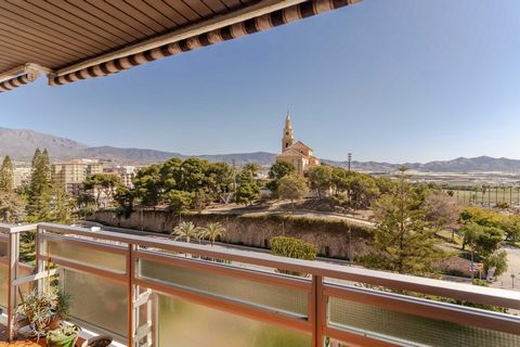 We present this property with incomparable views, four bedrooms and a garage. Located in front of the Parque de los Pueblos de América de Motril and the Sanctuary of Nuestra Señora de la Cabeza, this apartment is on the seventh floor with an elevator...