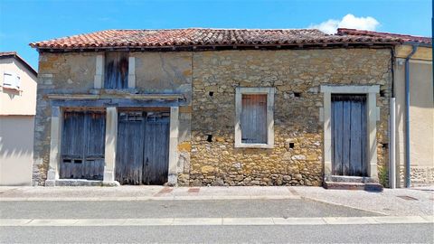 2 BARNS ON LAND OF 500 M² TO BE TRANSFORMED IN THE HEART OF A VILLAGE 'NEAR AURIGNAC-MARTRES TOLOSANE' AREA... Who has not dreamed of a bright loft in a small village a few minutes from amenities and the exit of the A64. Wake up, it’s time to live yo...