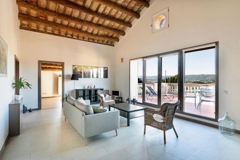 Apartment Montserrat (Premium) is a penthouse apartment ideal for 2 pax or couples. It is extremely spacious and offers an extra sensation of noble grandeur due to the 6.5-meter-high beamed ceilings. The large balcony provides spectacular views of th...