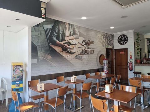 Start Your Business Today! Opportunity to transfer from Café Snack Bar. This is the starting point for your own business. With a privileged location, this Café Snack Bar is ready to start operating. Located in a high-traffic area, with public transpo...
