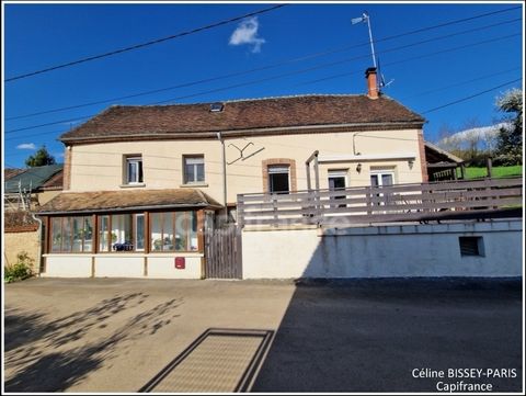 Dpt Yonne (89), à vendre VILLENEUVE SUR YONNE maison P4 de 145 m² - Terrain de 1 000,00 m²