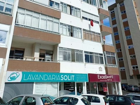 Uitstekend appartement met 1 slaapkamer voor investering in een gebouw met lift dat gerenoveerd moet worden, gelegen in Oeiras, dicht bij Parque dos Poetas en Oeiras Parque Shopping Center. We zijn anders, we geloven dat we een buitengewone ervaring ...