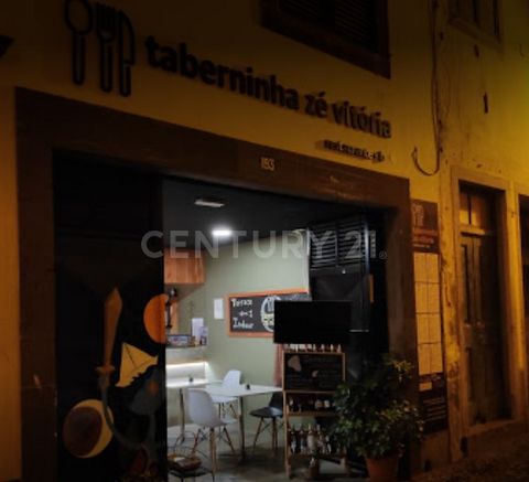 Restaurant with nice space with a great location, in the center of Funchal and good atmosphere. It features a floor with a bar and tables around. Good investment opportunity