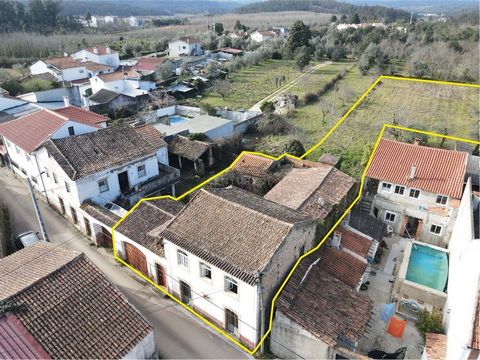 Centennial house with good sun exposure and land with well. House consisting of two floors, backyard and terrace. In need of some restoration works. House with access by car to the main road. Fertile land for cultivation due to its proximity to a str...