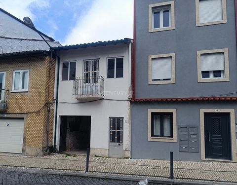 In the heart of the city of Braga, situated in São Vicente, there is an investment opportunity that cannot be ignored. A building with enormous potential for investors who are not just looking for a property, but a project for transformation and prof...