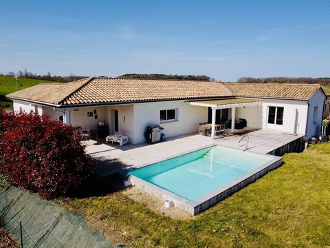 This three-bedroom, three-bathroom house, constructed in 2015, is located in a peaceful area near the town of Sigoules, renowned for its excellent schools and vibrant community. All on a single floor, the property features a practical entrance with a...