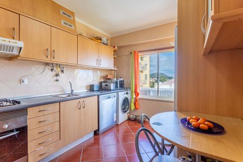 3 bedroom apartment with 95.50 m2, located in Ota, with restaurants, local shops, schools, parish council, local association and church in the surrounding area. The Apartment has good sun exposure, and is composed of: - Semi-equipped kitchen; - Entra...