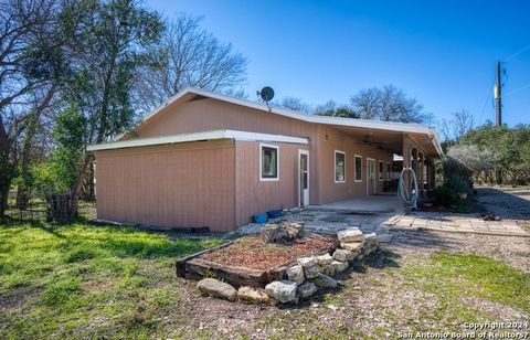 Introducing a versatile property in a prime location on FM 480. Currently configured as a spacious 2/2 residence with a living/dining combo & an exceptional kitchen, this gem offers flexibility for both residential & commercial use. The 15,000-gallon...