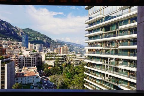 Only a few minutes walk from the Place du Casino and its luxury shops, restaurants and hotels. In the heart of Monaco Carré d'Or, a beautiful three-room apartment of 117 M², completely renovated, consisting of two bedrooms, each with bathroom and dre...