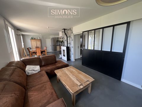 Simons Immobilier vous présente une magnifique maison familiale de cinq pièces, comprenant trois chambres (avec possibilité d'un atelier ou studio supplémentaire). Idéalement située entre La Rochelle et Rochefort, cette maison des années 80 est niché...