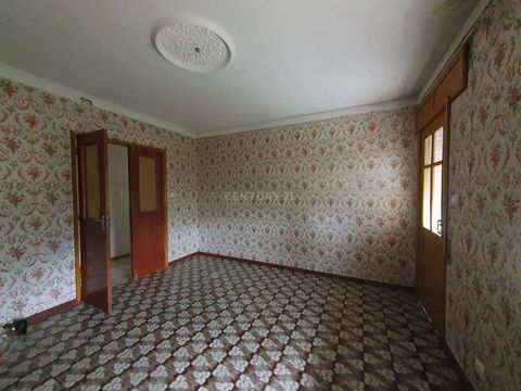 Villa met 3 slaapkamers met een bruto bouwoppervlakte van 180 m2, ingevoegd in een artikel met 240m2, gelegen in Grijó in de gemeente Macedo de Cavaleiros in het district Bragança. De woning is gelegen in een landelijke woonwijk. Het pand op de began...