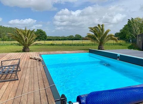 (en exclusivité),..Village des bords de Loire dans un environnement paisible, prestations de confort pour cette maison contemporaine aux lignes épurées avec piscine d'une surface habitable de 173 m² comprenant: entrée, pièce à vivre 75 m² avec chemin...