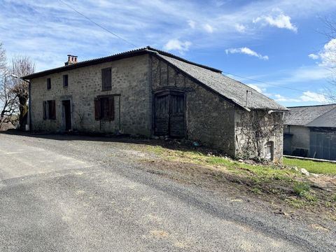 Come and discover this stone country house, typical of Cantal, which will charm you with its authenticity. With a living area of 95m2 on the ground floor, you also have the possibility of converting the upstairs according to your needs. we also have ...