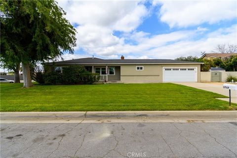 The Possibilities are Endless!! The 10,709 Square Foot Lot of This Property Invite You to Make All Your Dreams Come True!! Open House Coming Soon, Get Your Clients Ready!! This Lovely Traditional Style Home Has Newer Double Paned Windows and Fresh Pa...