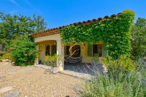 SOLE AGENT - Villa for sale in LE FLAYOSQUET - Gesbert Immobilier present this charming house situated in a quiet environment, close to the village of Flayosc. Its dominant position gives a pretty view over the surrounding pine trees. Pleasant and lu...