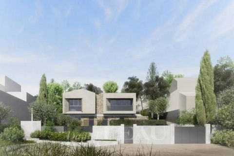 This project for a near 150 sqm property benefiting from a garden with a swimming pool is in a sought-after neighbourhood just a few metres from Eden Roc and Renecros beaches. It shall include a living/reception room and kitchen opening onto a terrac...