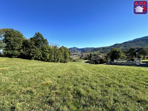 LAND HEIGHTS ST GIRONS Seize the opportunity to build the house of your dreams on this exceptional land of 1000 m², ideally located on the heights of Saint-Girons. With a privileged exposure to the south-east, this land offers a breathtaking and unob...