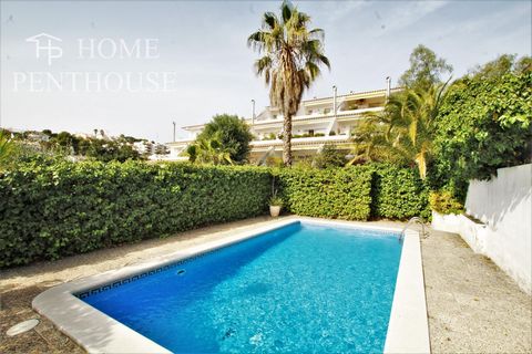 This house is truly stunning! Located in Vallpineda, Sitges, it offers a perfect combination of modern comforts and spectacular natural surroundings. Distributed over three floors, it offers a spacious living-dining room on the main floor, ideal for ...
