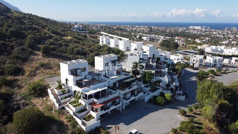 Villa avec Vue Panoramique sur la Mer à Alsancak Chypre du Nord Alsancak est une destination de vacances populaire à Girne, Chypre du Nord. Cet espace de vie côtier comprend des hôtels 5 étoiles, des restaurants de cuisine internationale et des plage...