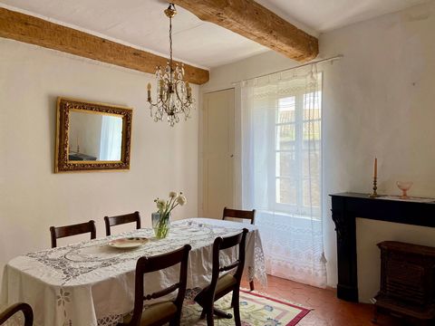 An unexpected treasure hides behind the facade of this village house. The living area is generously divided over two floors and includes a kitchen, a dining room, two living rooms, three bedrooms, and two bathrooms. On top of that, you will find a lu...
