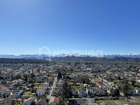At Novarea, we don't mess around with the view of the Pyrenees! The panorama from this apartment facing South and West is truly worthy of a postcard. The living room has a large bay window and a terrace that allows you to fully enjoy this incredible ...