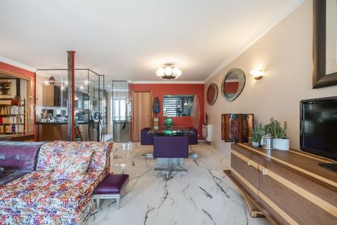 In the highly sought-after area of La Libération close to all amenities, we present this magnificent 3-room apartment that combines elegance, refinement, attention to detail and quality of services. Located on the 2nd and last floor, you will have th...