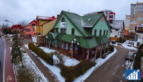 A unique offer of a semi-detached house with an impressive usable area of 307 m2, located at Dąbrowskiego Street in the picturesque Polkowice, in the area of single-family housing. The building consists of two important parts. The residential part of...