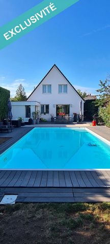Située idéalement à Ingersheim Cette maison possède un magnifique jardin de 800 m² avec piscine (10 m sur 4,50 m). Elle se compose au rdc d'une entée avec dressing, d'une très belle cuisine équipée ouverte sur un grand séjours / salle à manger, une c...
