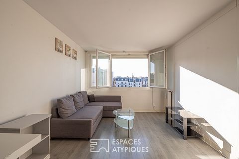Located near the rue des Artistes, between the Place d'Alésia and the Parc Montsouris, on the fifth floor with elevator of a semi-recent building, this apartment with a surface area of 38 m2 Carrez is characterized by its luminosity, its unobstructed...