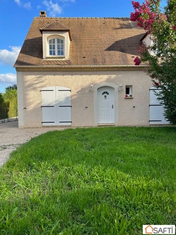 Residential area. Village close to N12, schools and amenities. 45 mn from Montparnasse train station. 132 m² family home with 5 bedrooms, garage, Cellar and 450 m² grounds. Ground floor - Entrance hall, 35 m² SAM living room, separate kitchen, master...