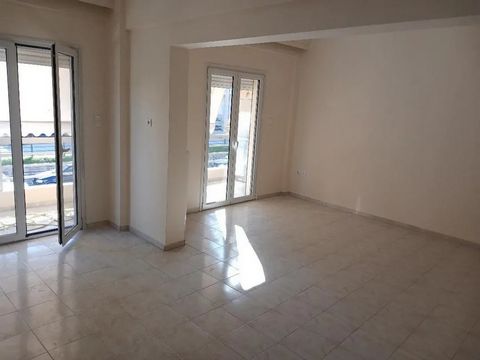 Bright, comfortable apartment, in a 2 storey-detached house.It has 2 bedrooms, bathroom, kitchen, living room and dining room area. It is in a very nice location in the center. It has a fully renovated kitchen, bathroom and wc. The apartment has a se...