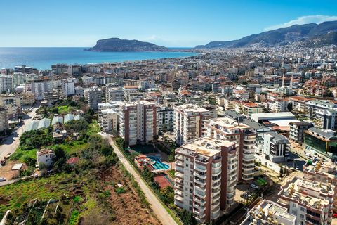 Discover a luxurious 3-bedroom duplex in Prestige Residence, Tosmur, Alanya. Positioned on the 9th floor, this 210m2 dublex offers breathtaking views of the Taurus Mountains, Mediterranean Sea, from its terrace and balconies. Featuring a spacious sep...