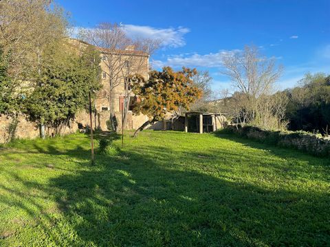 34320, 13th century mill with incredible potential! Discover this magnificent historic property comprising a 13th century mill of 270 m2, with 5 bedrooms, nestled on land spacious 2315 m2. With its 90 m2 shed, 80 m2 cellar and 70 m2 attic, this prope...