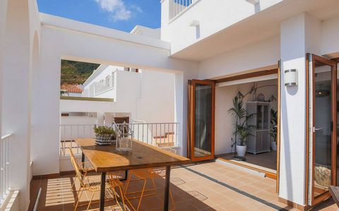 Apartament in Gandia, Valencian Community Great value for the price. Surface of 58 m2 and 20 m2 of terrace with sea views. Urbanization with 3 huge community pools, large green areas and playground for children. 3kms from the beaches. Gandia The city...
