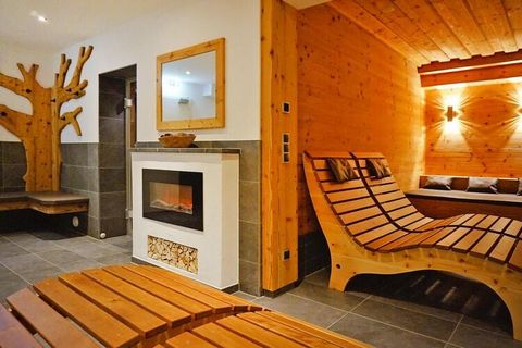 All apartments have a balcony and are equipped with a shower, toilet, bedroom, kitchenette and refrigerator. The apartment house offers an indoor pool and sauna right next to the Schatzberg gondola lift, in the town centre. You can be taken to the Sc...