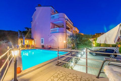 Location: Primorsko-goranska županija, Crikvenica, Crikvenica. CRIKVENICA - A beautiful villa with 3 apartments and a swimming pool We are selling an impressive villa in Crikvenica that offers a luxurious experience on the coast of the Adriatic Sea. ...