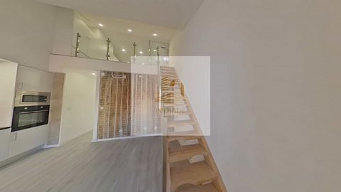 Dieses herrliche T2+1 Apartment befindet sich im Herzen von Lissabon und bietet eine harmonische Mischung aus modernem Wohnen und Komfort. Das Interieur zeichnet sich durch ein elegantes Design aus, das sich durch viel Tageslicht auszeichnet und durc...